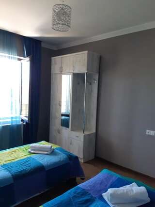 Гостевой дом my house Тбилиси Двухместный номер с 2 отдельными кроватями и общей ванной комнатой-3
